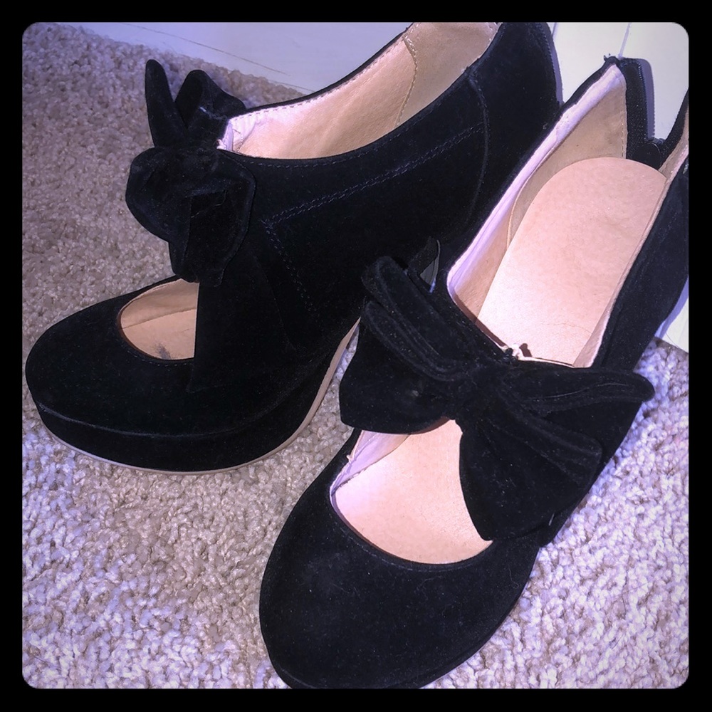 Girls heels size 4